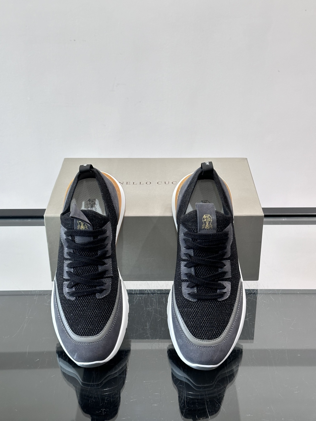 Brunello Cucinelli 新款拼色运动板男鞋 此款运动鞋面料采用进口飞织，春夏穿着舒适透气，