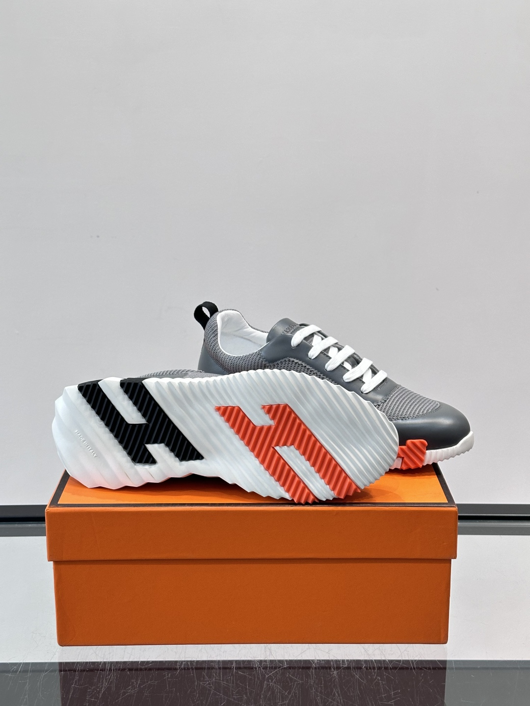 👟爱马仕Bouncing系列运动鞋，网面+牛皮拼接，撞色超有型！鞋底是轻盈橡胶，“H”字母超吸睛，活力满