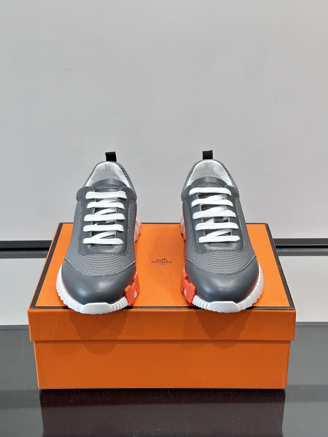 👟爱马仕Bouncing系列运动鞋，网面+牛皮拼接，撞色超有型！鞋底是轻盈橡胶，“H”字母超吸睛，活力满