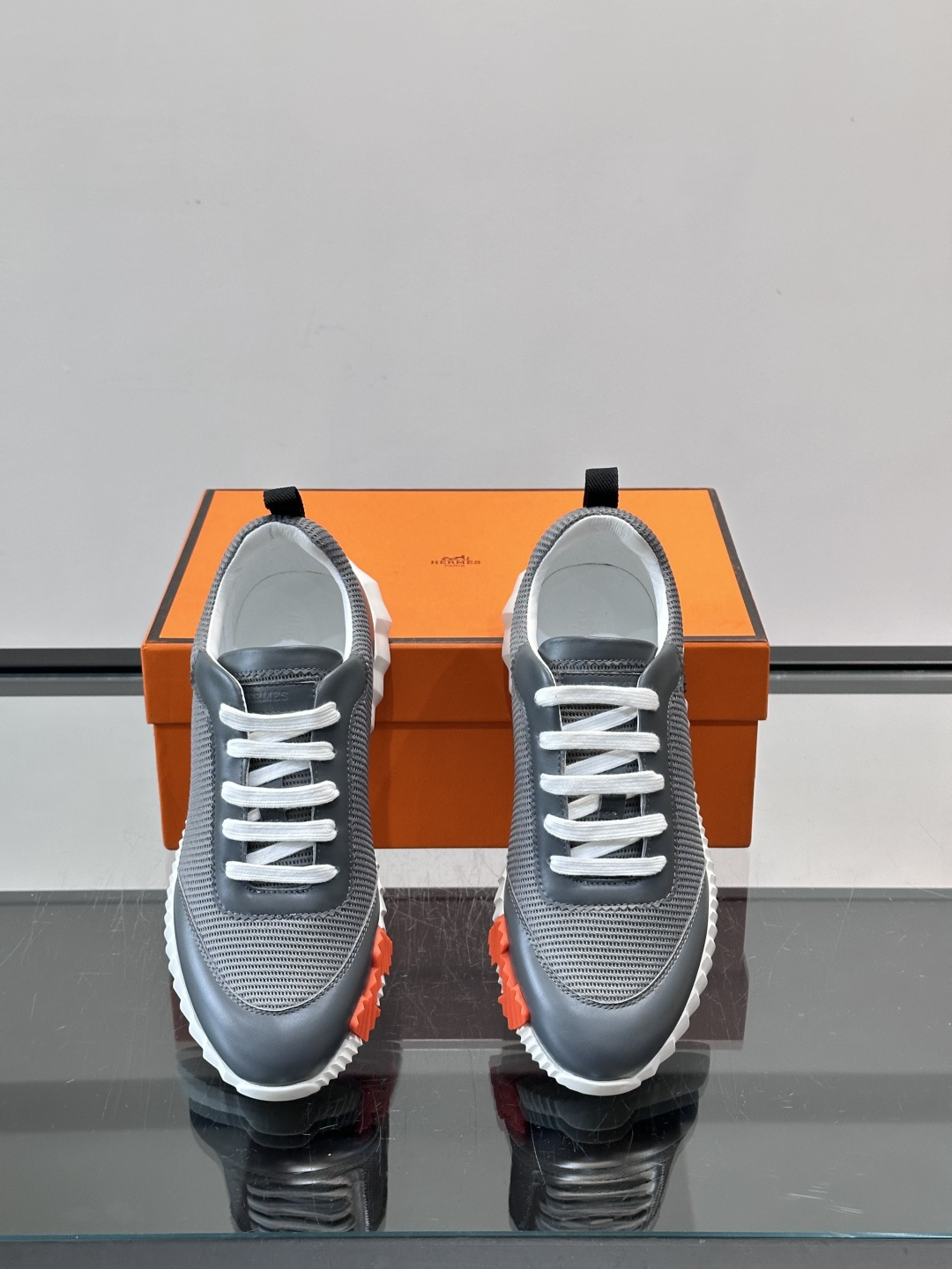 👟爱马仕Bouncing系列运动鞋，网面+牛皮拼接，撞色超有型！鞋底是轻盈橡胶，“H”字母超吸睛，活力满