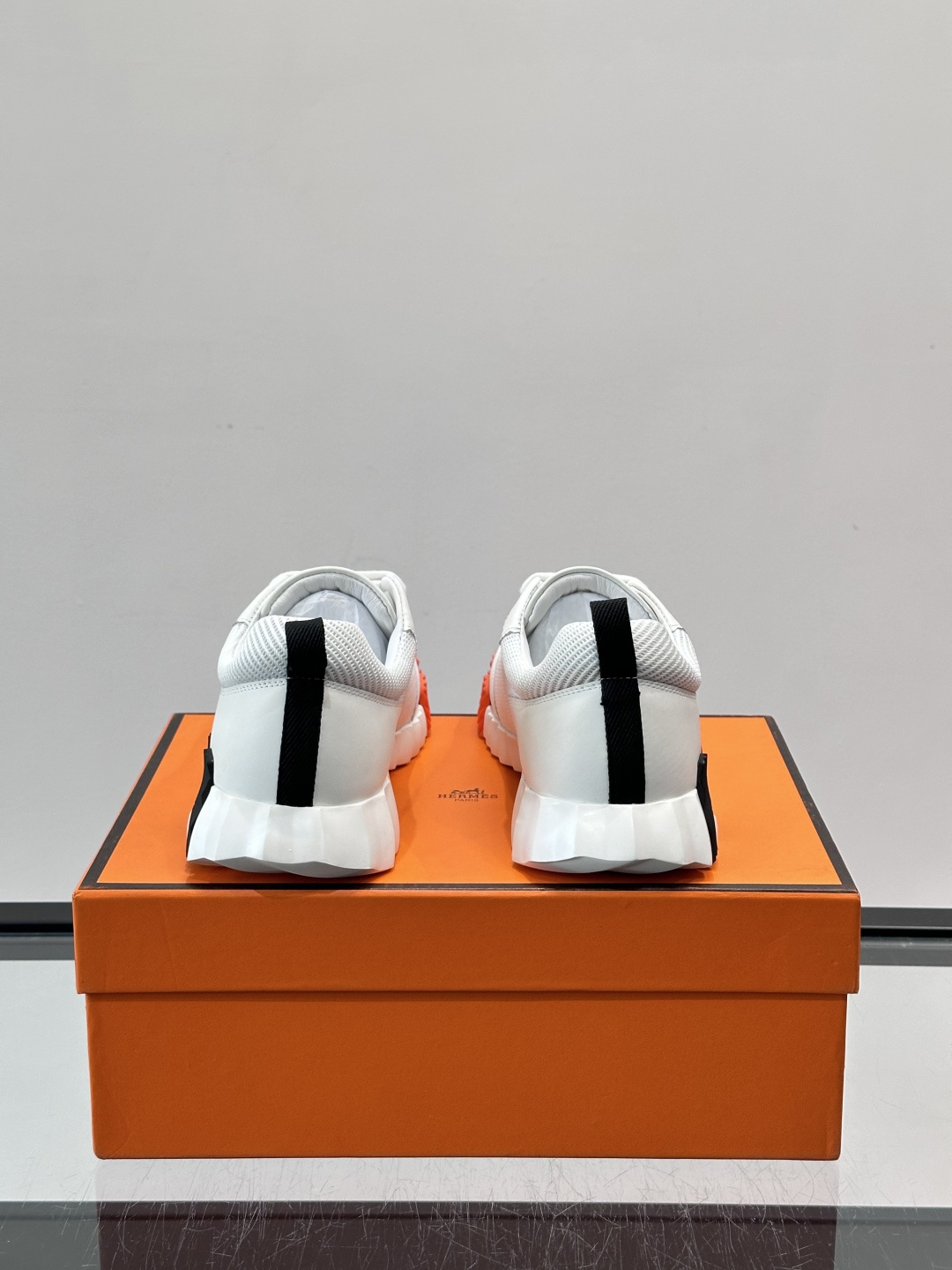 👟爱马仕Bouncing系列运动鞋，网面+牛皮拼接，撞色超有型！鞋底是轻盈橡胶，“H”字母超吸睛，活力满