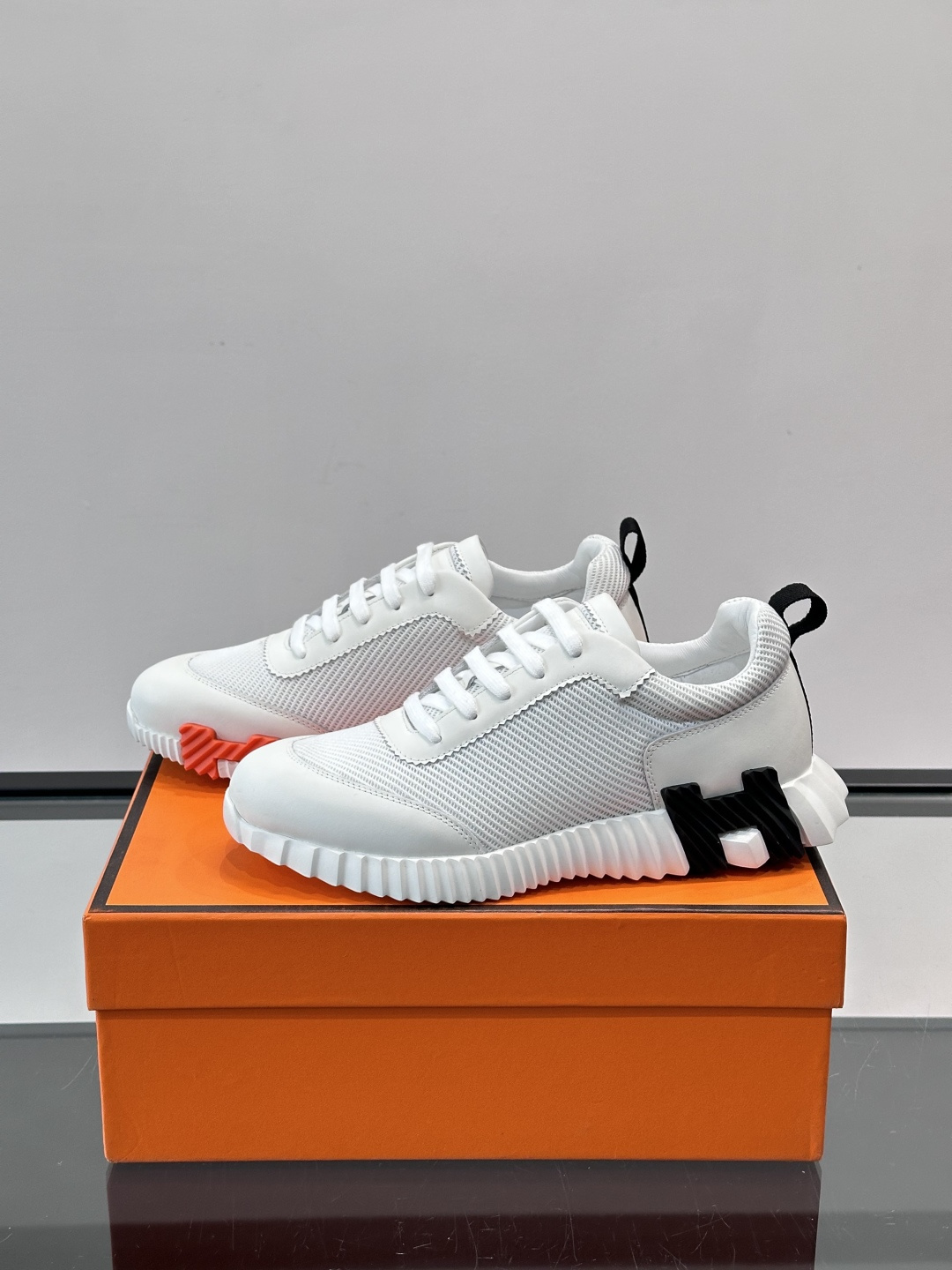 👟爱马仕Bouncing系列运动鞋，网面+牛皮拼接，撞色超有型！鞋底是轻盈橡胶，“H”字母超吸睛，活力满