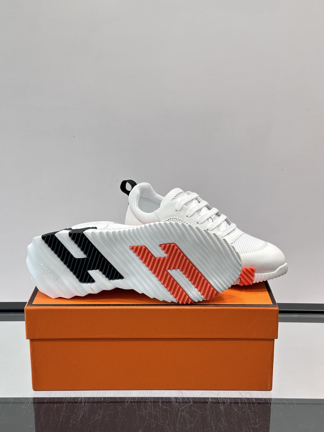 👟爱马仕Bouncing系列运动鞋，网面+牛皮拼接，撞色超有型！鞋底是轻盈橡胶，“H”字母超吸睛，活力满