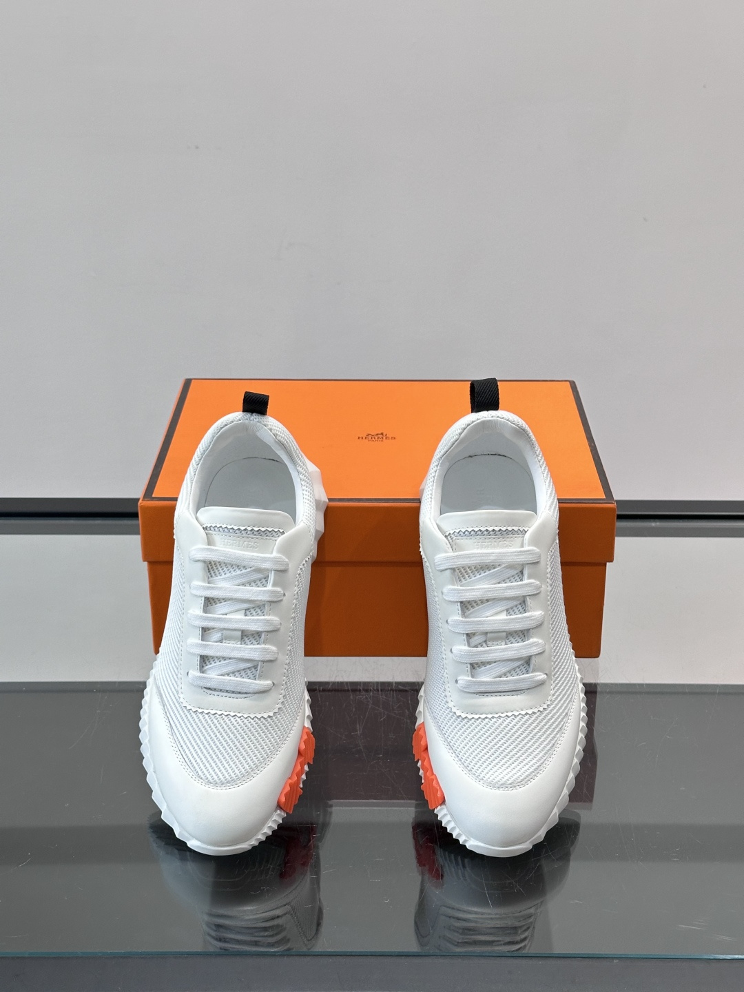 👟爱马仕Bouncing系列运动鞋，网面+牛皮拼接，撞色超有型！鞋底是轻盈橡胶，“H”字母超吸睛，活力满