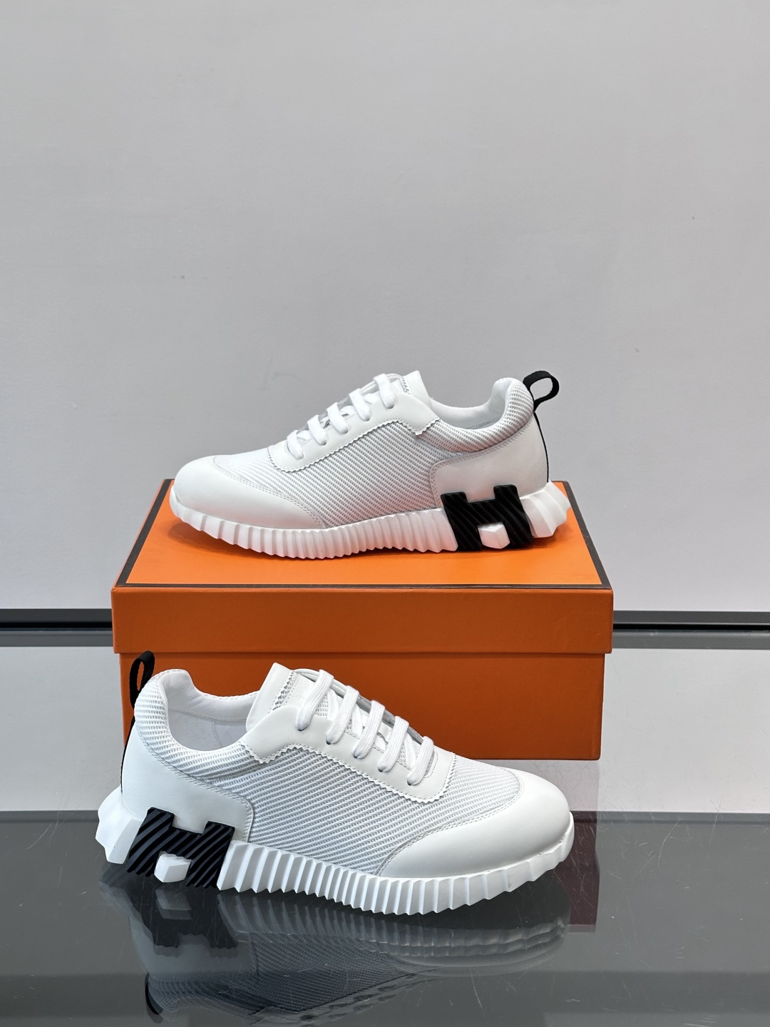 👟爱马仕Bouncing系列运动鞋，网面+牛皮拼接，撞色超有型！鞋底是轻盈橡胶，“H”字母超吸睛，活力满