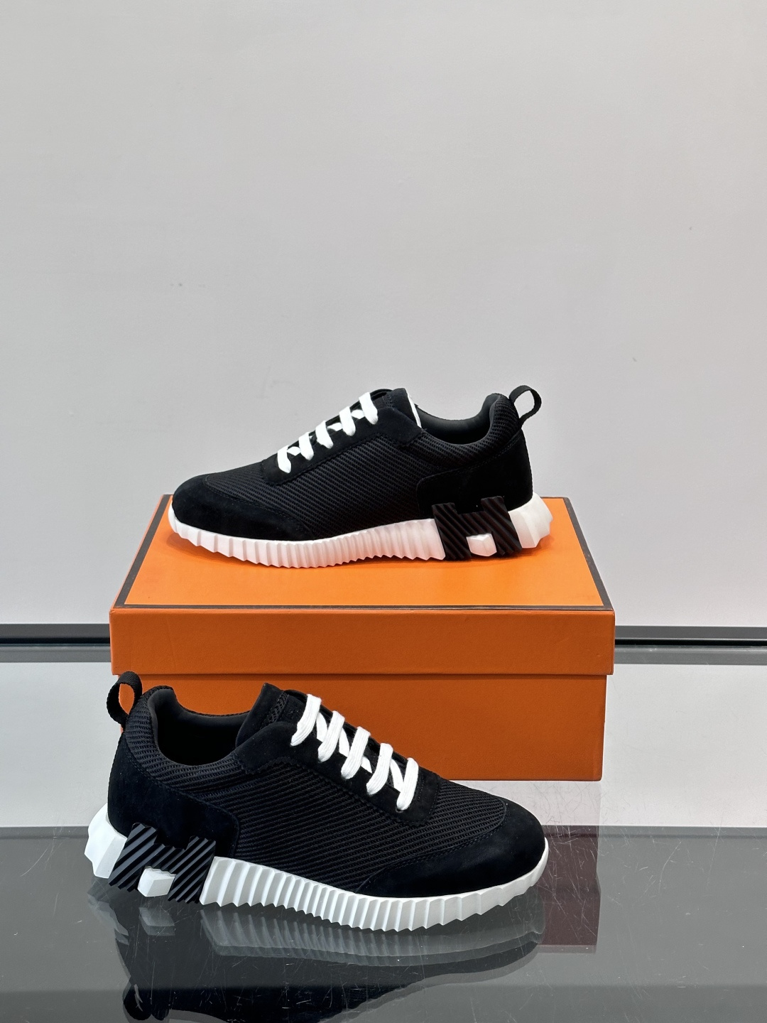 👟爱马仕Bouncing系列运动鞋，网面+牛皮拼接，撞色超有型！鞋底是轻盈橡胶，“H”字母超吸睛，活力满