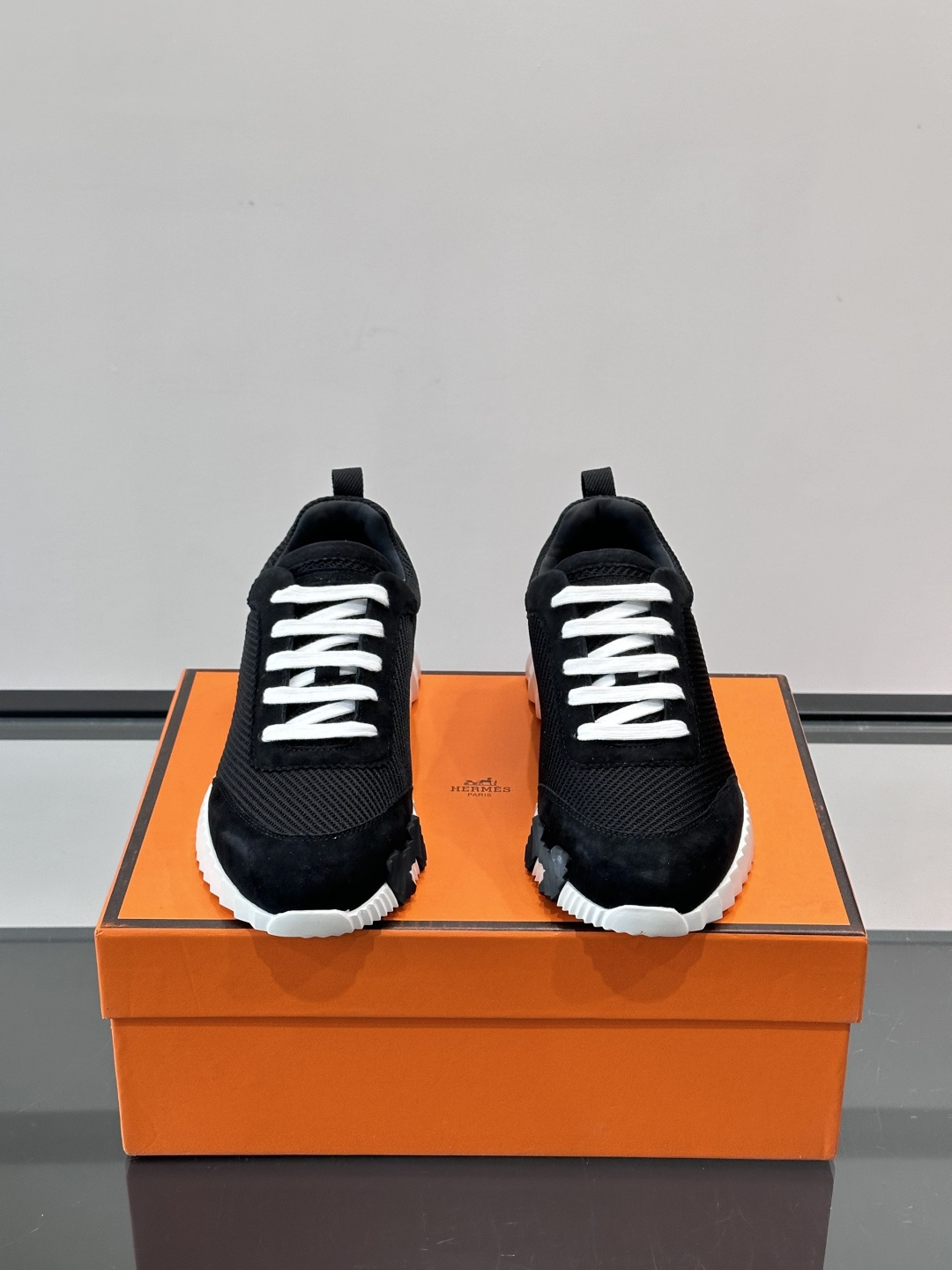 👟爱马仕Bouncing系列运动鞋，网面+牛皮拼接，撞色超有型！鞋底是轻盈橡胶，“H”字母超吸睛，活力满