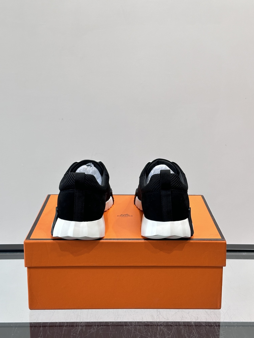 👟爱马仕Bouncing系列运动鞋，网面+牛皮拼接，撞色超有型！鞋底是轻盈橡胶，“H”字母超吸睛，活力满