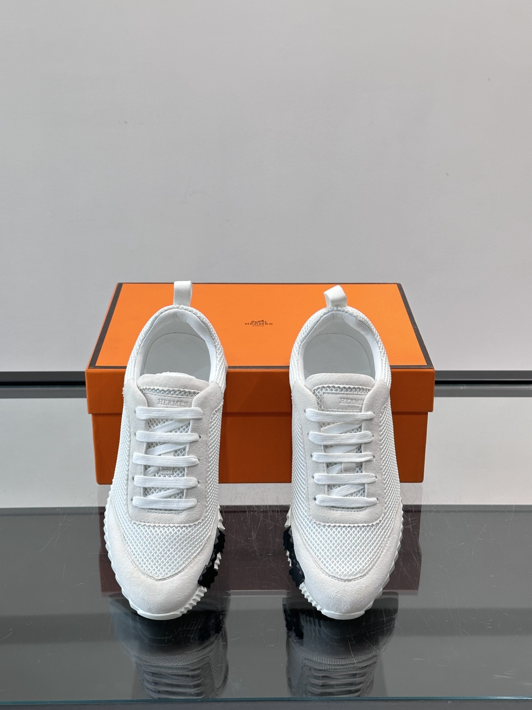 👟爱马仕Bouncing系列运动鞋，网面+牛皮拼接，撞色超有型！鞋底是轻盈橡胶，“H”字母超吸睛，活力满