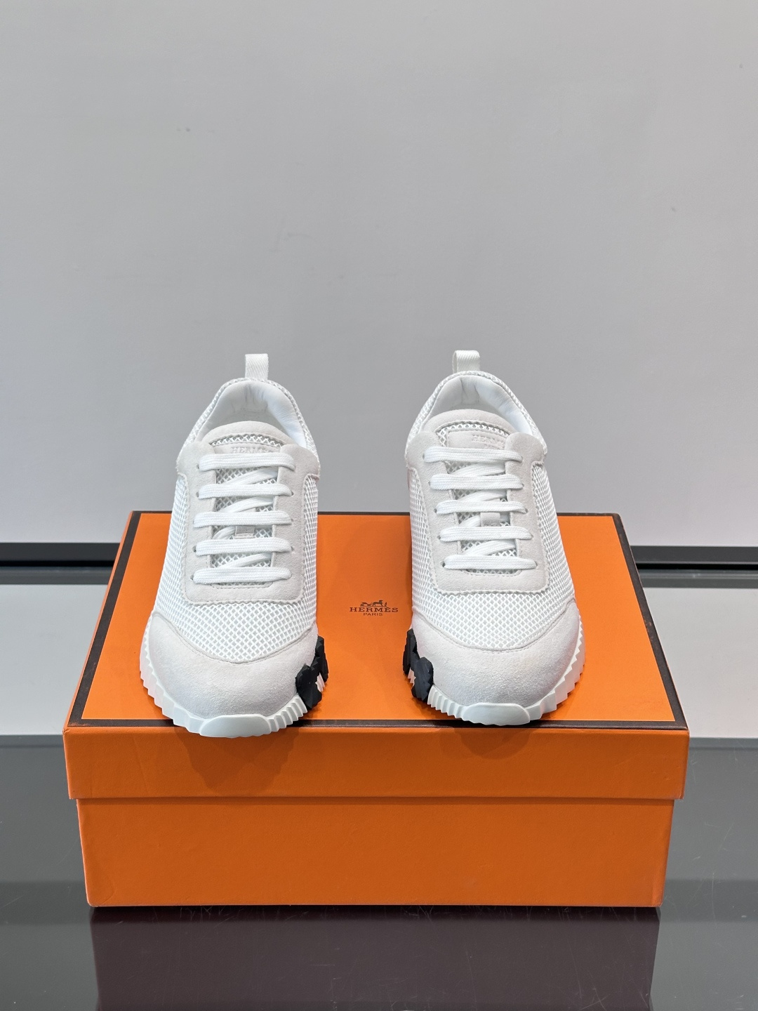 👟爱马仕Bouncing系列运动鞋，网面+牛皮拼接，撞色超有型！鞋底是轻盈橡胶，“H”字母超吸睛，活力满
