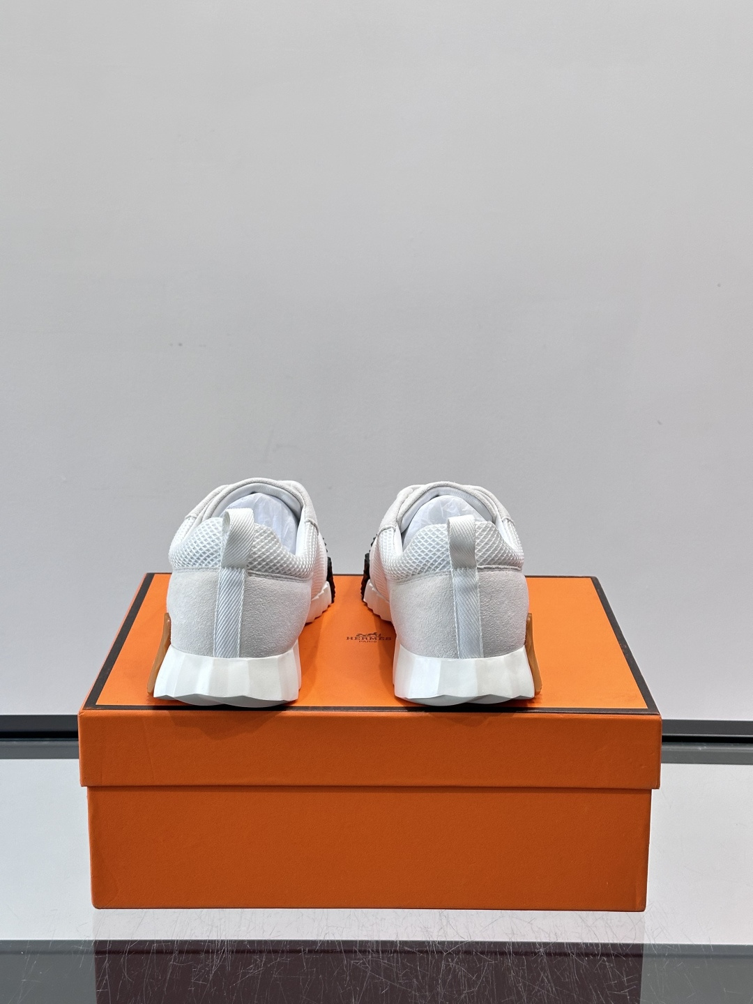 👟爱马仕Bouncing系列运动鞋，网面+牛皮拼接，撞色超有型！鞋底是轻盈橡胶，“H”字母超吸睛，活力满