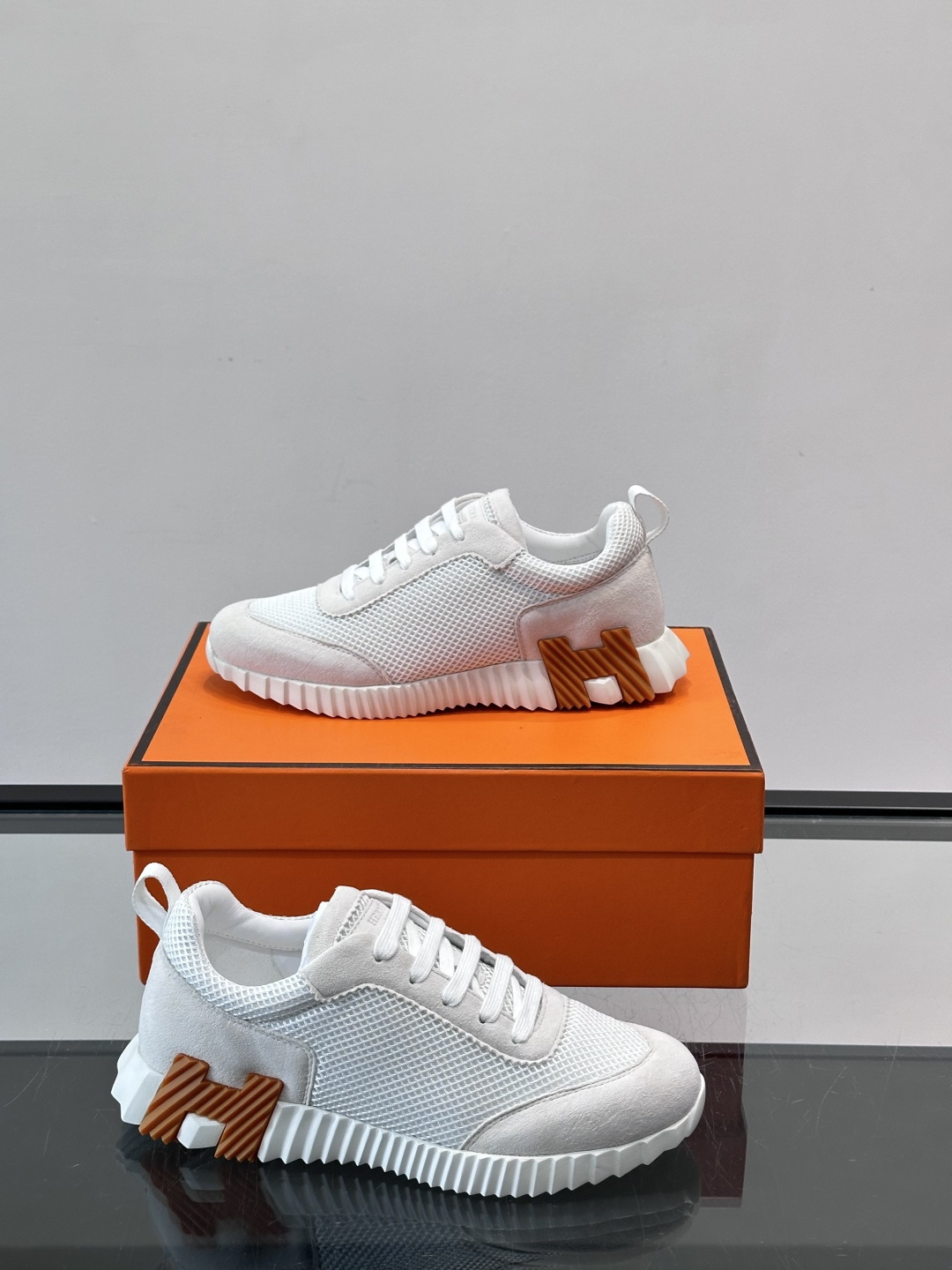 👟爱马仕Bouncing系列运动鞋，网面+牛皮拼接，撞色超有型！鞋底是轻盈橡胶，“H”字母超吸睛，活力满