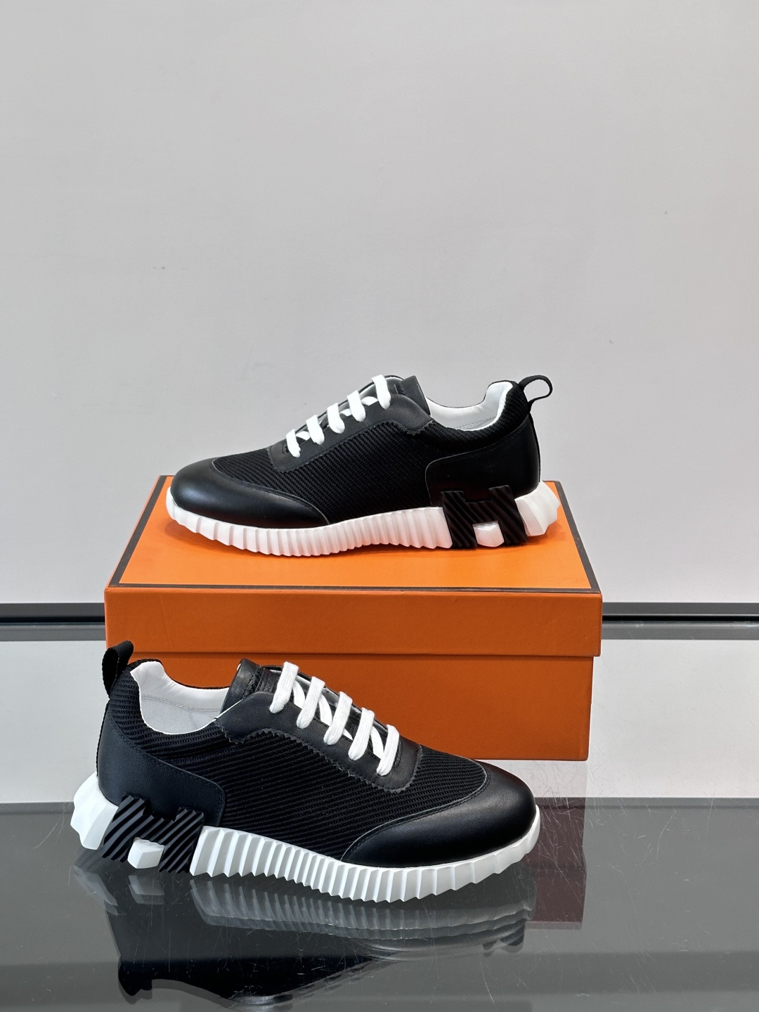 👟爱马仕Bouncing系列运动鞋，网面+牛皮拼接，撞色超有型！鞋底是轻盈橡胶，“H”字母超吸睛，活力满