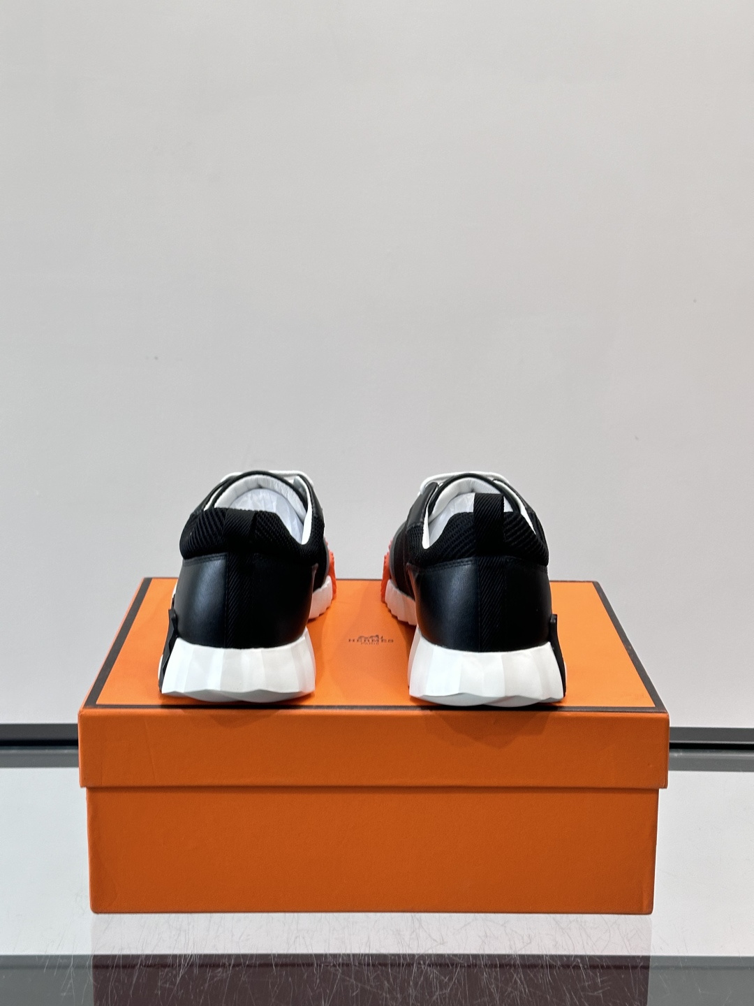 👟爱马仕Bouncing系列运动鞋，网面+牛皮拼接，撞色超有型！鞋底是轻盈橡胶，“H”字母超吸睛，活力满