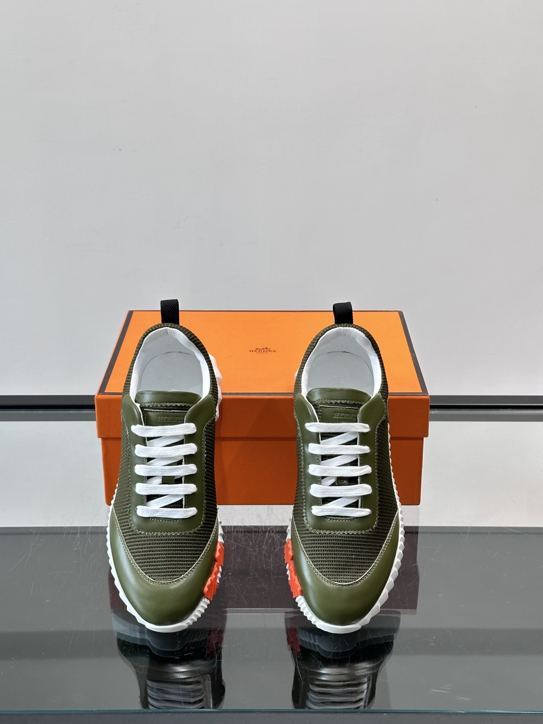 👟爱马仕Bouncing系列运动鞋，网面+牛皮拼接，撞色超有型！鞋底是轻盈橡胶，“H”字母超吸睛，活力满