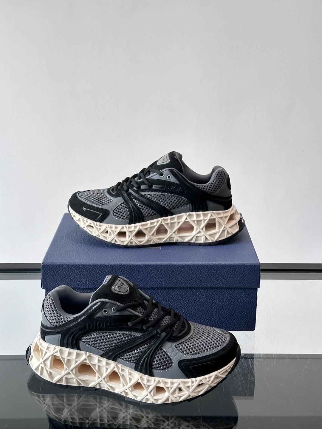 Dior 迪奥 👟B35最新款老爹运动鞋 老爹鞋 以时髦复古风格丰富经典系列。精心制作，可全年与休闲造型