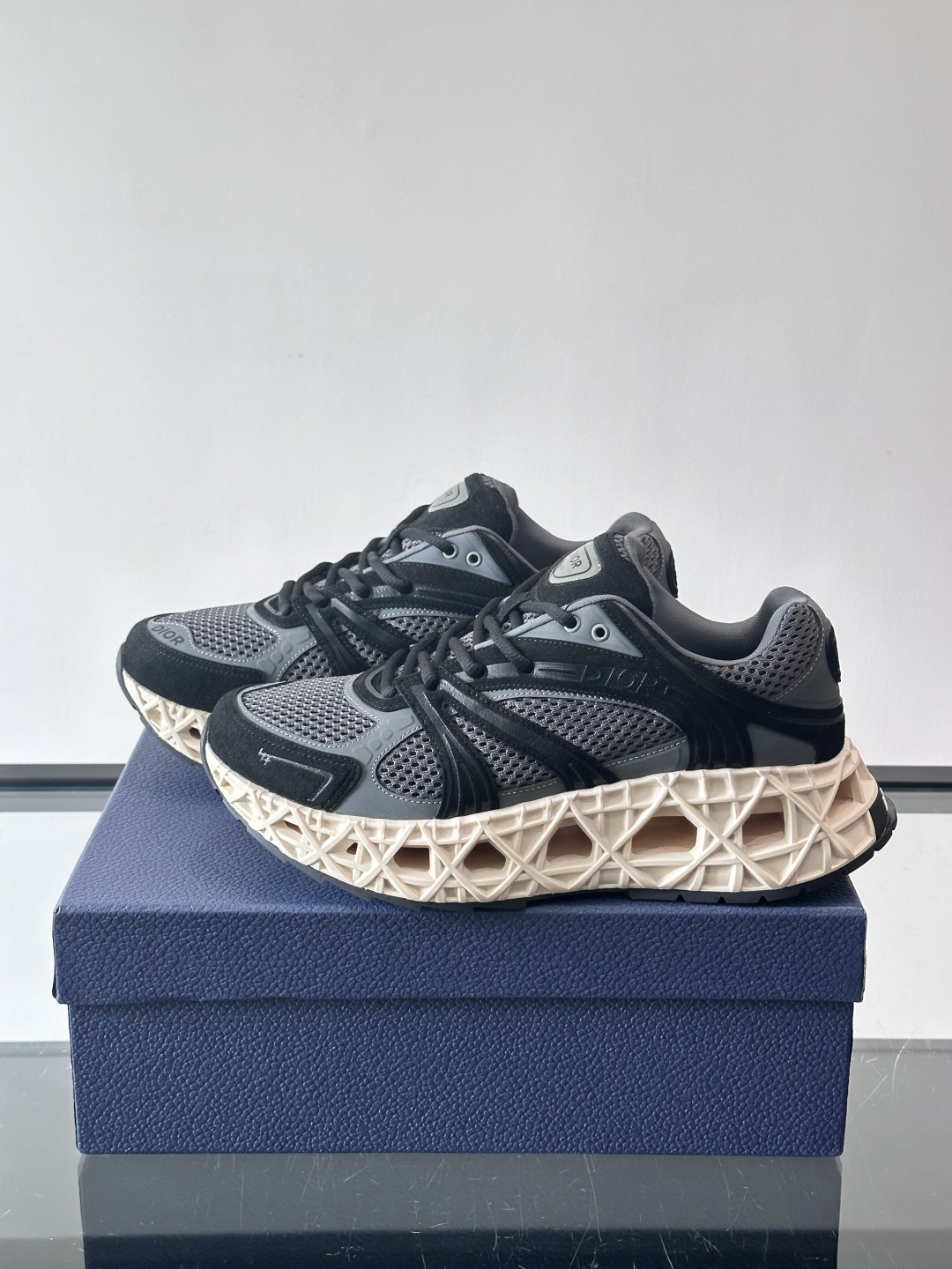 Dior 迪奥 👟B35最新款老爹运动鞋 老爹鞋 以时髦复古风格丰富经典系列。精心制作，可全年与休闲造型