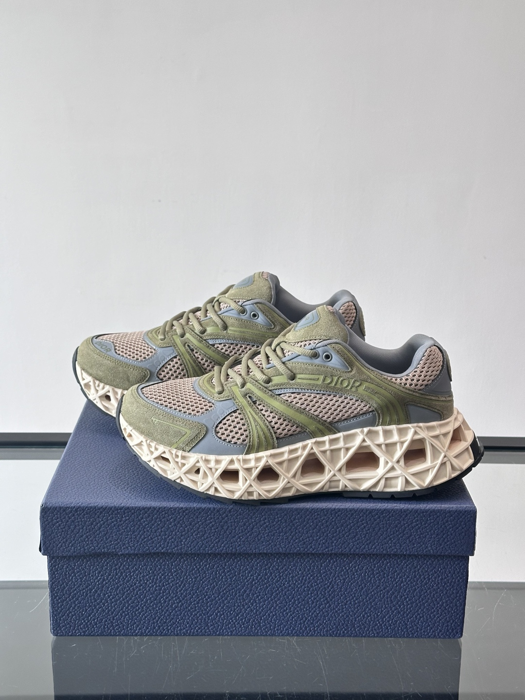 Dior 迪奥 👟B35最新款老爹运动鞋 老爹鞋 以时髦复古风格丰富经典系列。精心制作，可全年与休闲造型