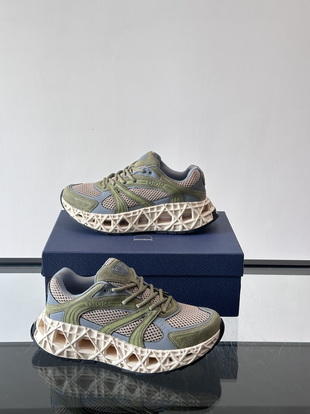 Dior 迪奥 👟B35最新款老爹运动鞋 老爹鞋 以时髦复古风格丰富经典系列。精心制作，可全年与休闲造型