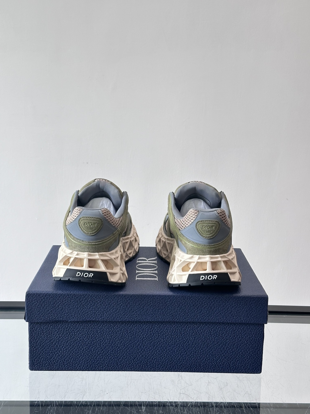 Dior 迪奥 👟B35最新款老爹运动鞋 老爹鞋 以时髦复古风格丰富经典系列。精心制作，可全年与休闲造型