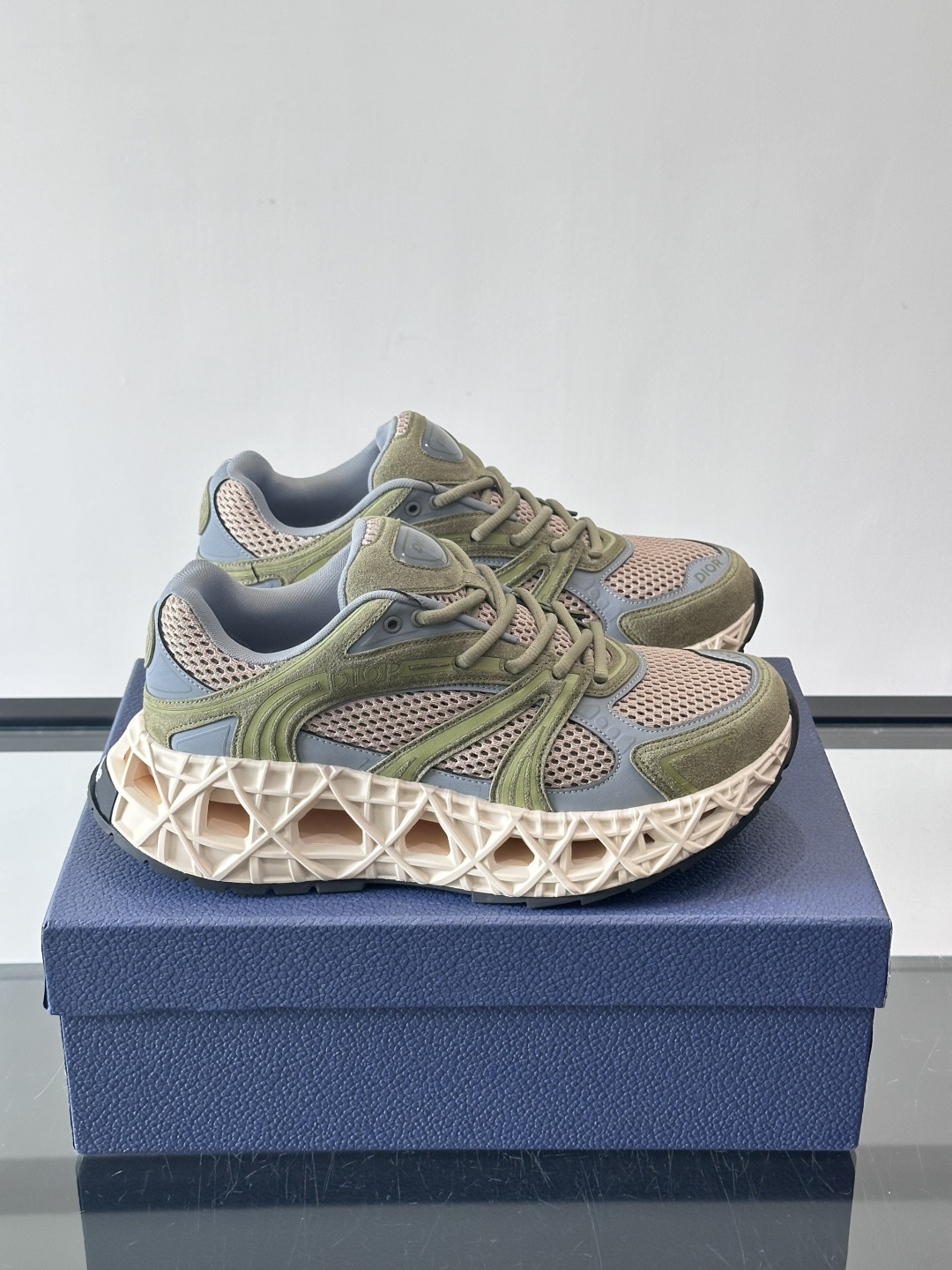 Dior 迪奥 👟B35最新款老爹运动鞋 老爹鞋 以时髦复古风格丰富经典系列。精心制作，可全年与休闲造型