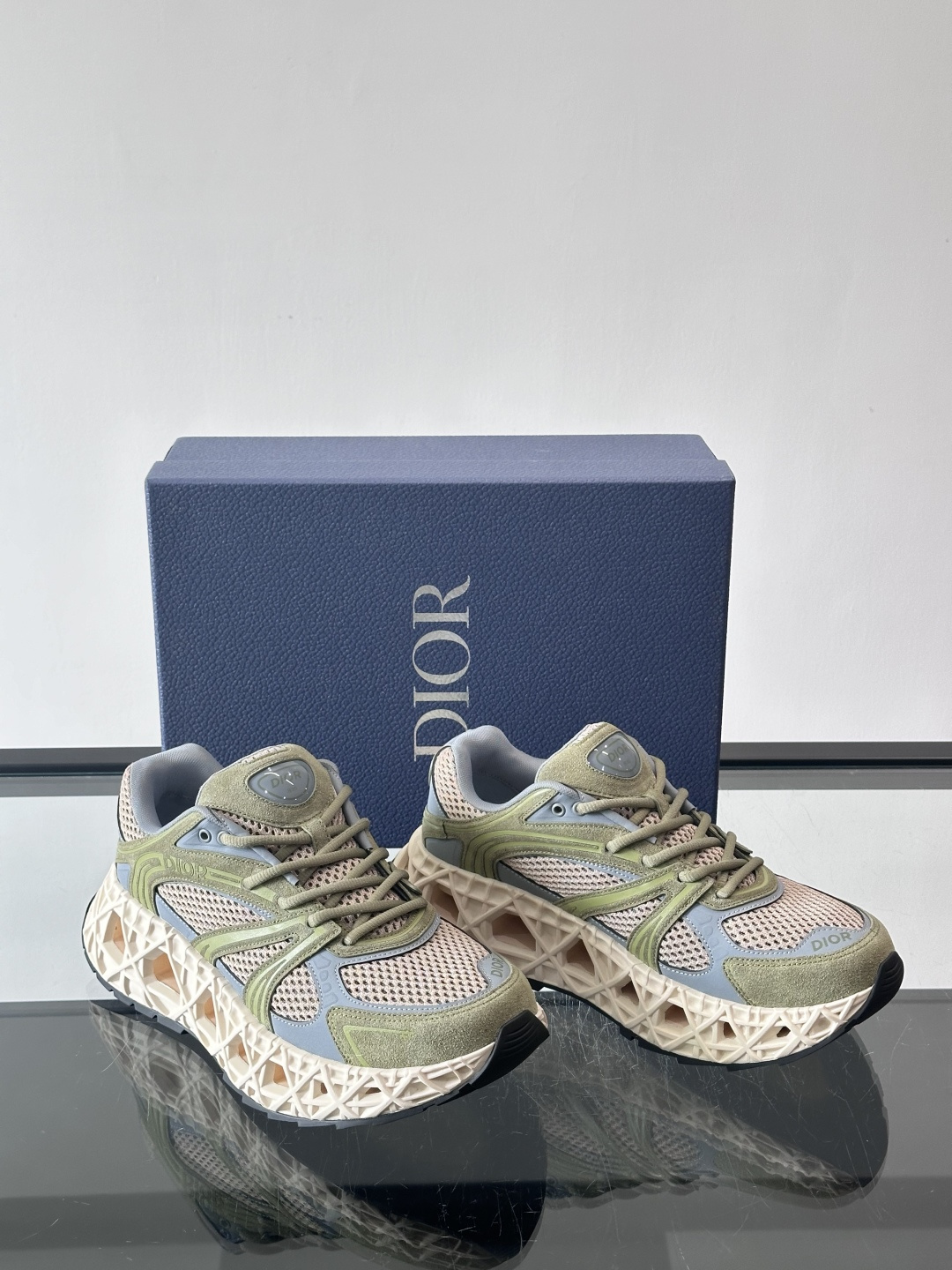 Dior 迪奥 👟B35最新款老爹运动鞋 老爹鞋 以时髦复古风格丰富经典系列。精心制作，可全年与休闲造型