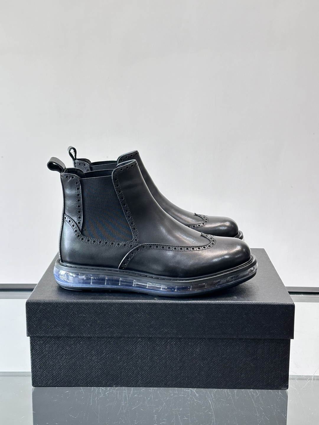 P家高端男士秋冬气垫高帮靴，进口头层牛皮打造，水染牛皮内里，原版气垫减震耐磨橡胶底，脚感舒适，高端大气！