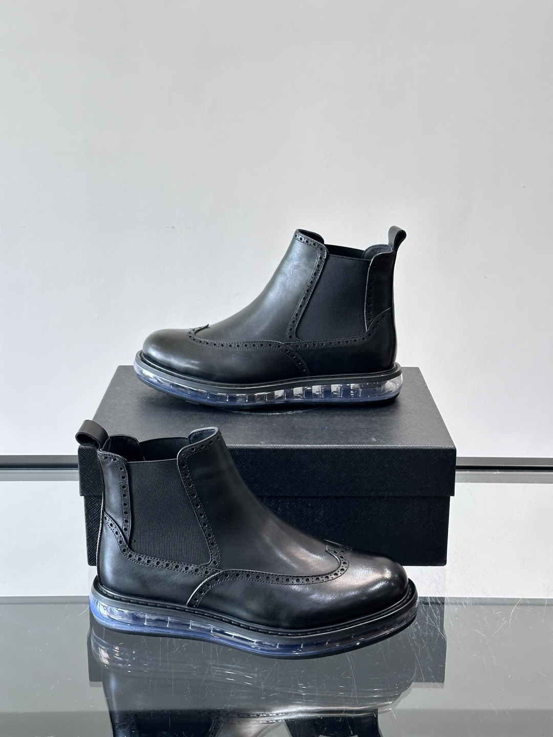 P家高端男士秋冬气垫高帮靴，进口头层牛皮打造，水染牛皮内里，原版气垫减震耐磨橡胶底，脚感舒适，高端大气！