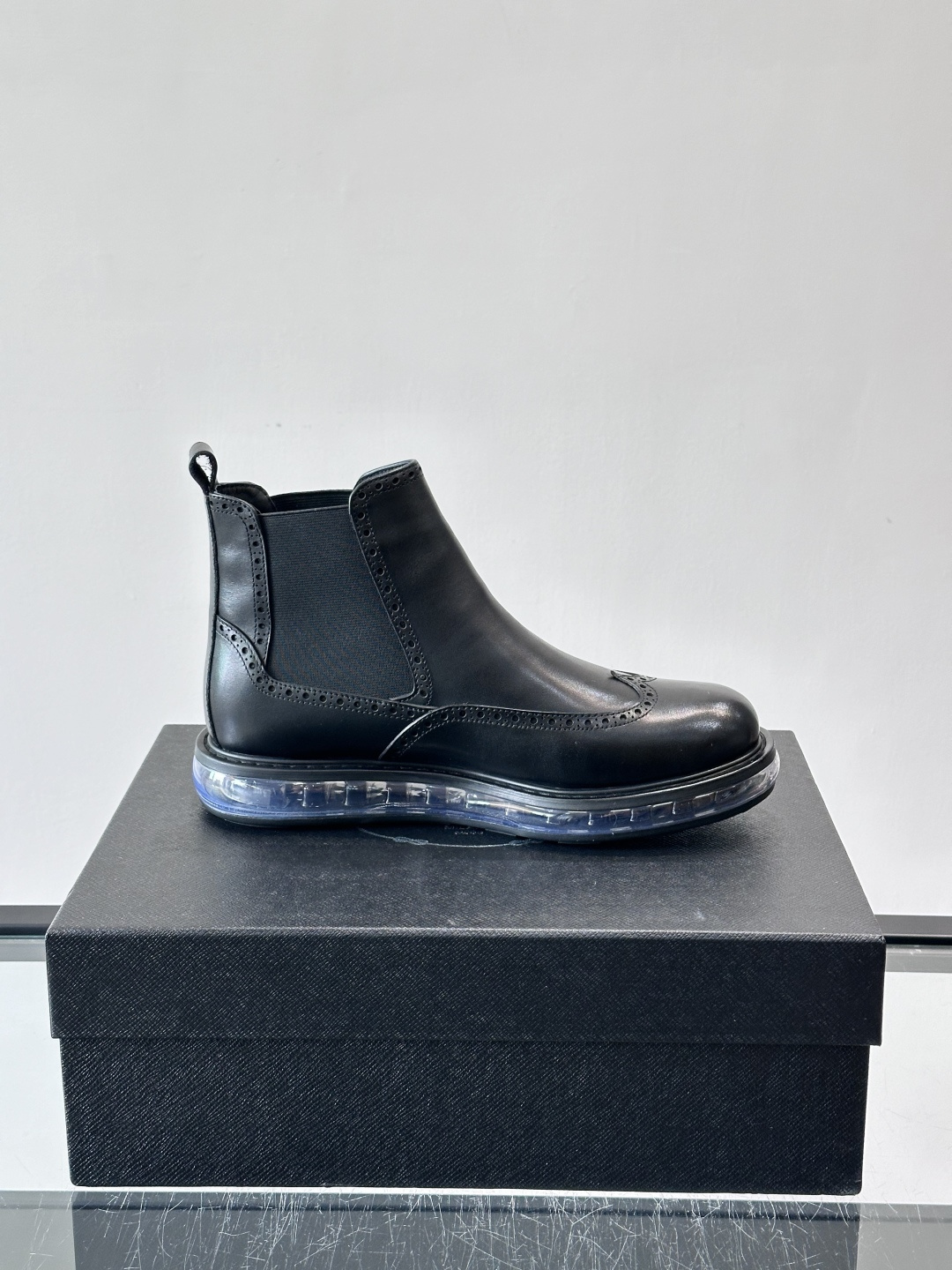 P家高端男士秋冬气垫高帮靴，进口头层牛皮打造，水染牛皮内里，原版气垫减震耐磨橡胶底，脚感舒适，高端大气！