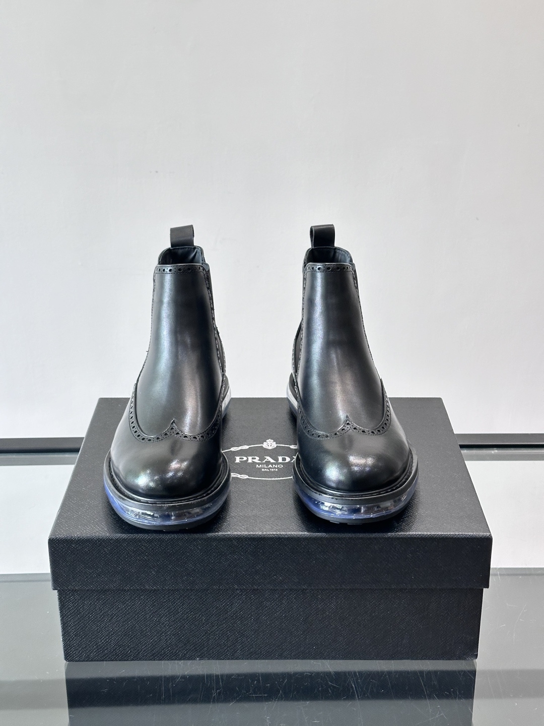 P家高端男士秋冬气垫高帮靴，进口头层牛皮打造，水染牛皮内里，原版气垫减震耐磨橡胶底，脚感舒适，高端大气！