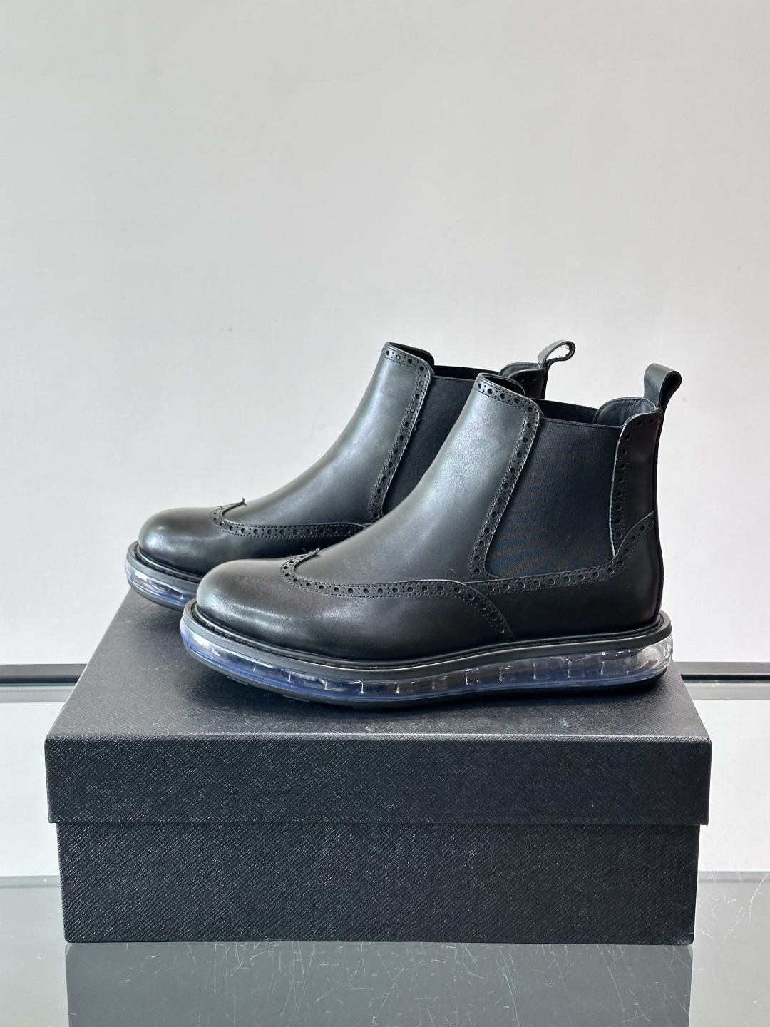 P家高端男士秋冬气垫高帮靴，进口头层牛皮打造，水染牛皮内里，原版气垫减震耐磨橡胶底，脚感舒适，高端大气！