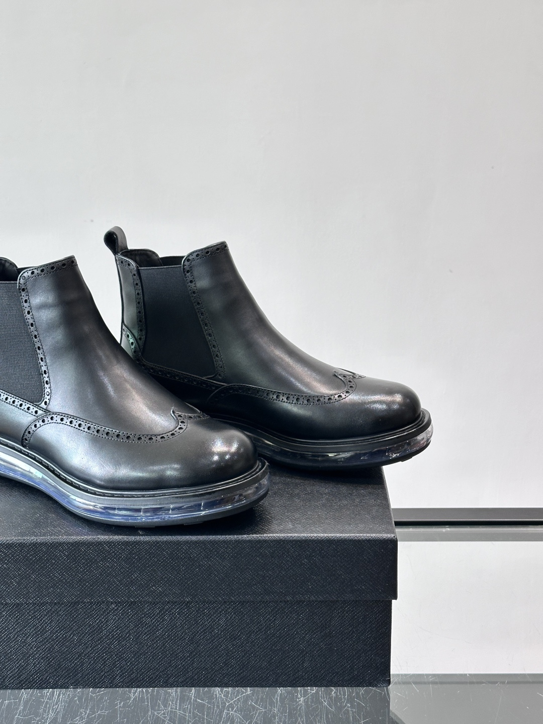 P家高端男士秋冬气垫高帮靴，进口头层牛皮打造，水染牛皮内里，原版气垫减震耐磨橡胶底，脚感舒适，高端大气！