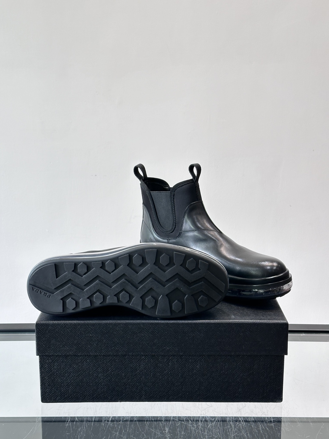 P家高端男士秋冬气垫高帮靴，进口头层牛皮打造，水染牛皮内里，原版气垫减震耐磨橡胶底，脚感舒适，高端大气！