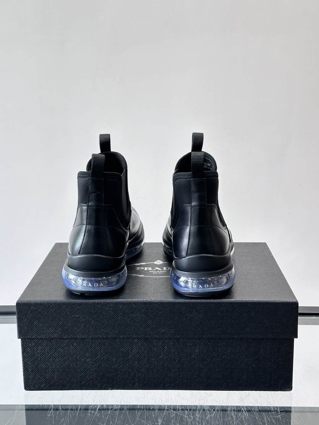 P家高端男士秋冬气垫高帮靴，进口头层牛皮打造，水染牛皮内里，原版气垫减震耐磨橡胶底，脚感舒适，高端大气！