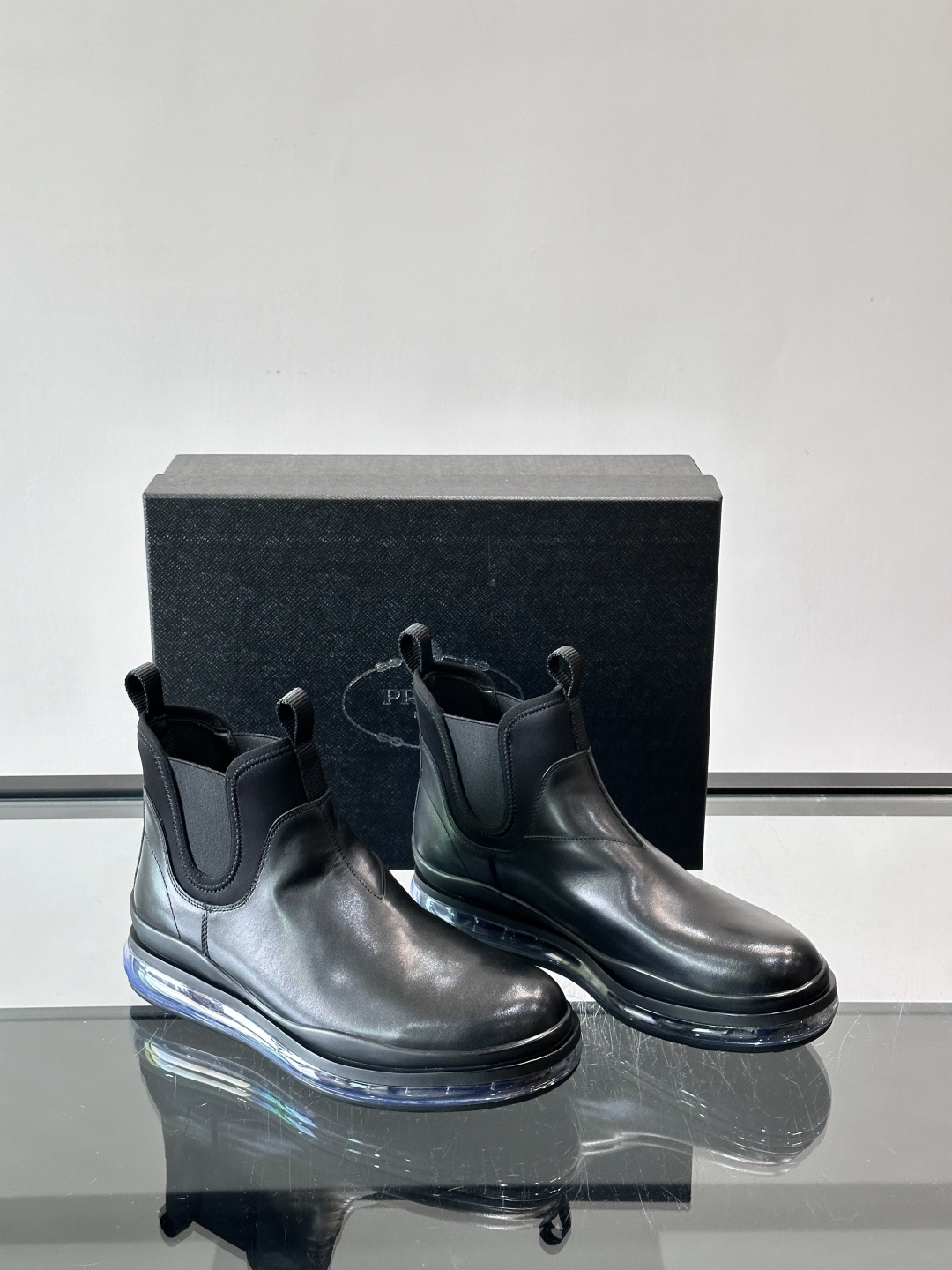 P家高端男士秋冬气垫高帮靴，进口头层牛皮打造，水染牛皮内里，原版气垫减震耐磨橡胶底，脚感舒适，高端大气！