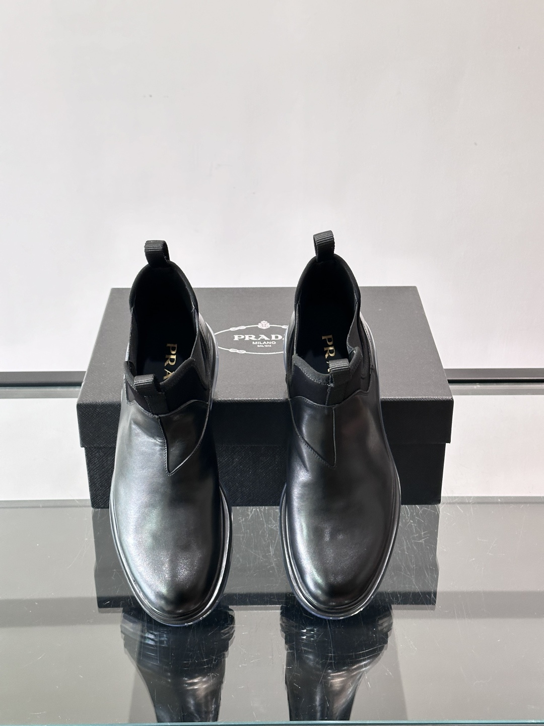 P家高端男士秋冬气垫高帮靴，进口头层牛皮打造，水染牛皮内里，原版气垫减震耐磨橡胶底，脚感舒适，高端大气！