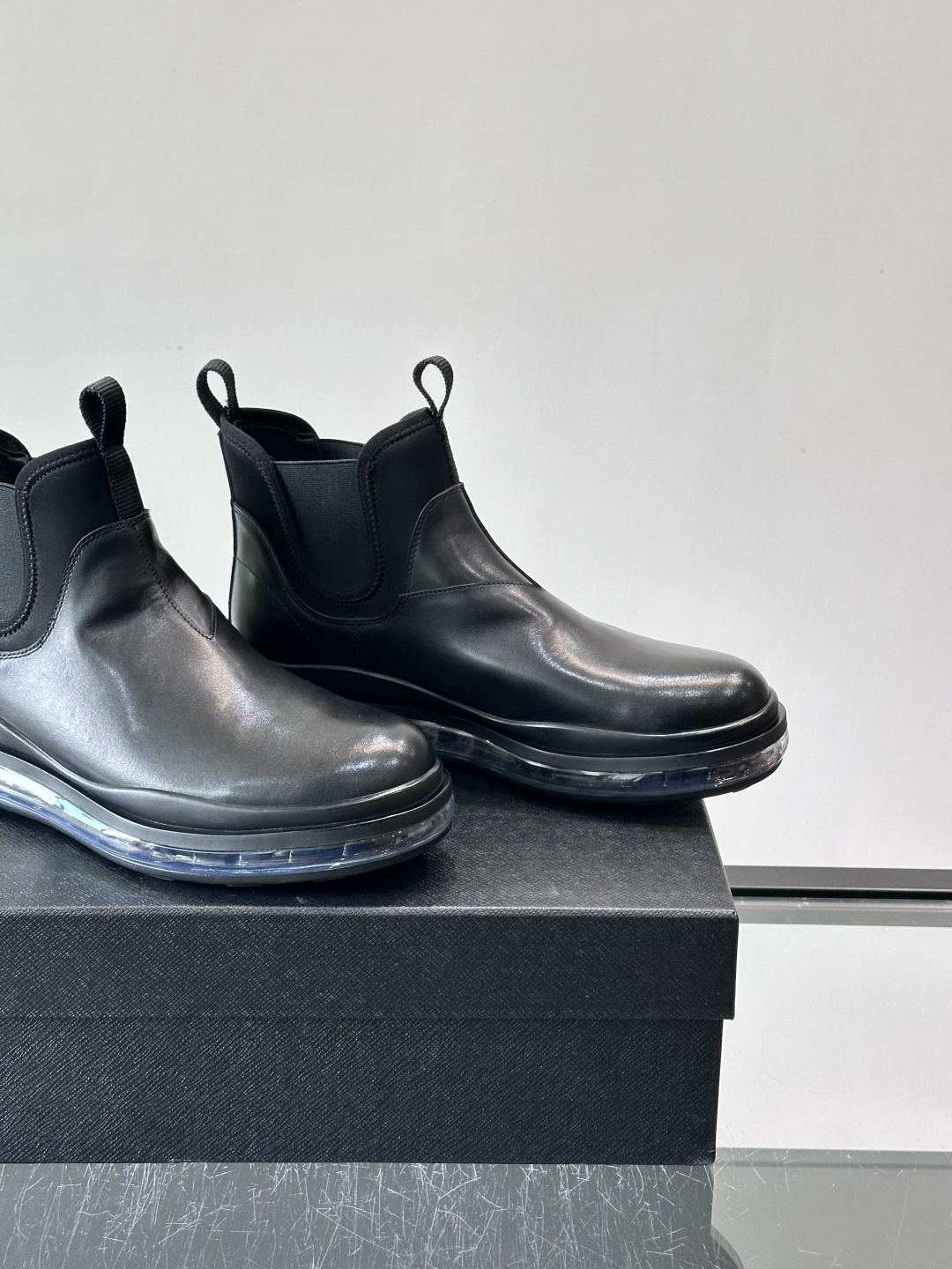 P家高端男士秋冬气垫高帮靴，进口头层牛皮打造，水染牛皮内里，原版气垫减震耐磨橡胶底，脚感舒适，高端大气！