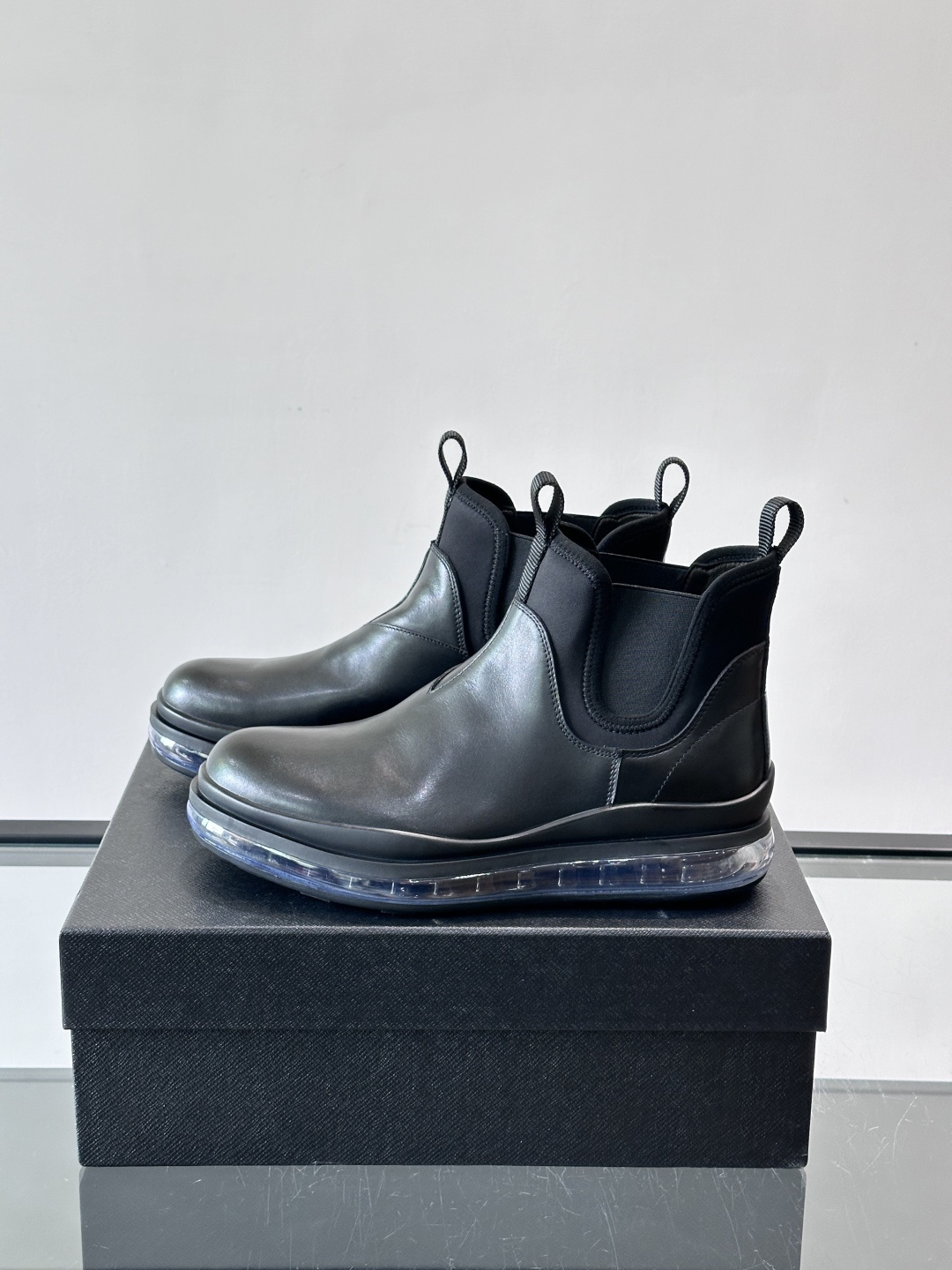 P家高端男士秋冬气垫高帮靴，进口头层牛皮打造，水染牛皮内里，原版气垫减震耐磨橡胶底，脚感舒适，高端大气！