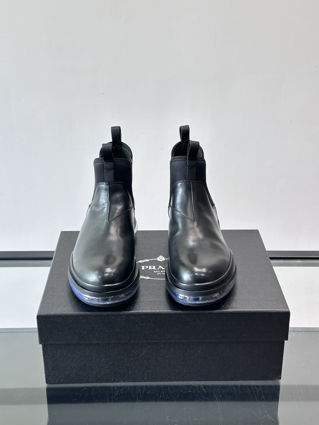 P家高端男士秋冬气垫高帮靴，进口头层牛皮打造，水染牛皮内里，原版气垫减震耐磨橡胶底，脚感舒适，高端大气！