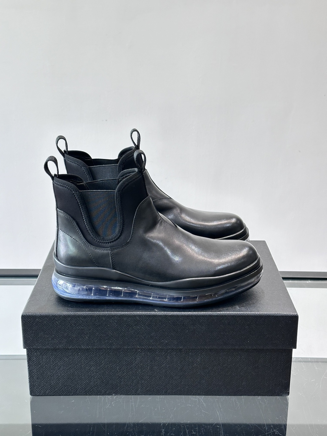 P家高端男士秋冬气垫高帮靴，进口头层牛皮打造，水染牛皮内里，原版气垫减震耐磨橡胶底，脚感舒适，高端大气！