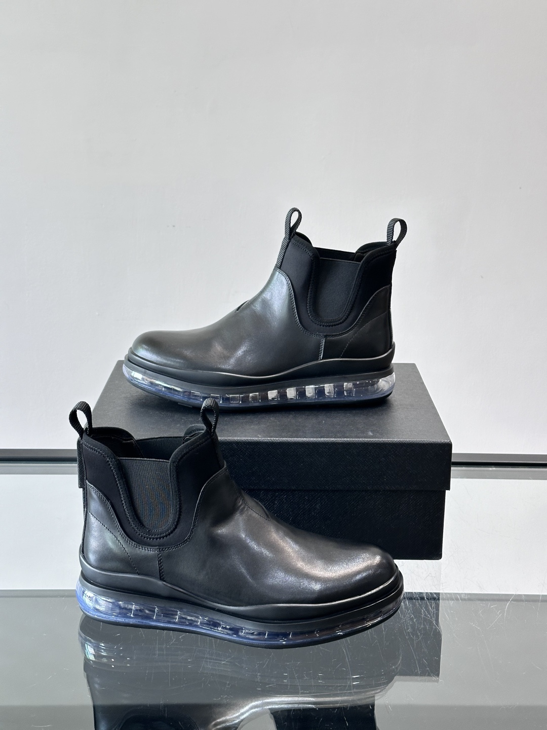 P家高端男士秋冬气垫高帮靴，进口头层牛皮打造，水染牛皮内里，原版气垫减震耐磨橡胶底，脚感舒适，高端大气！