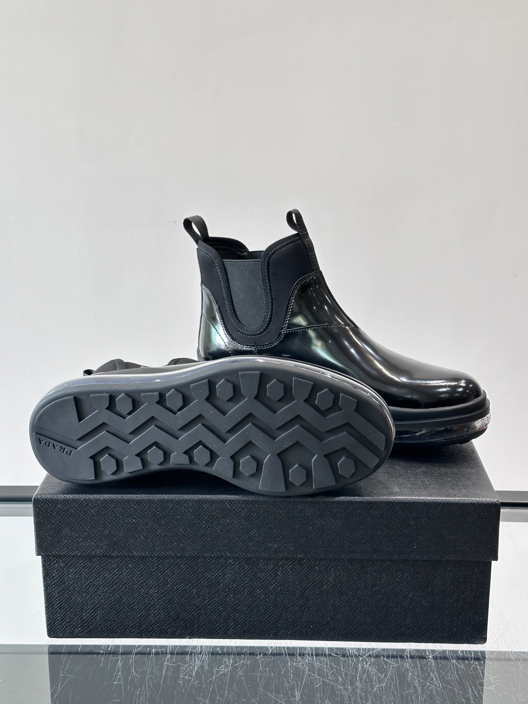 P家高端男士秋冬气垫高帮靴，进口头层牛皮打造，水染牛皮内里，原版气垫减震耐磨橡胶底，脚感舒适，高端大气！