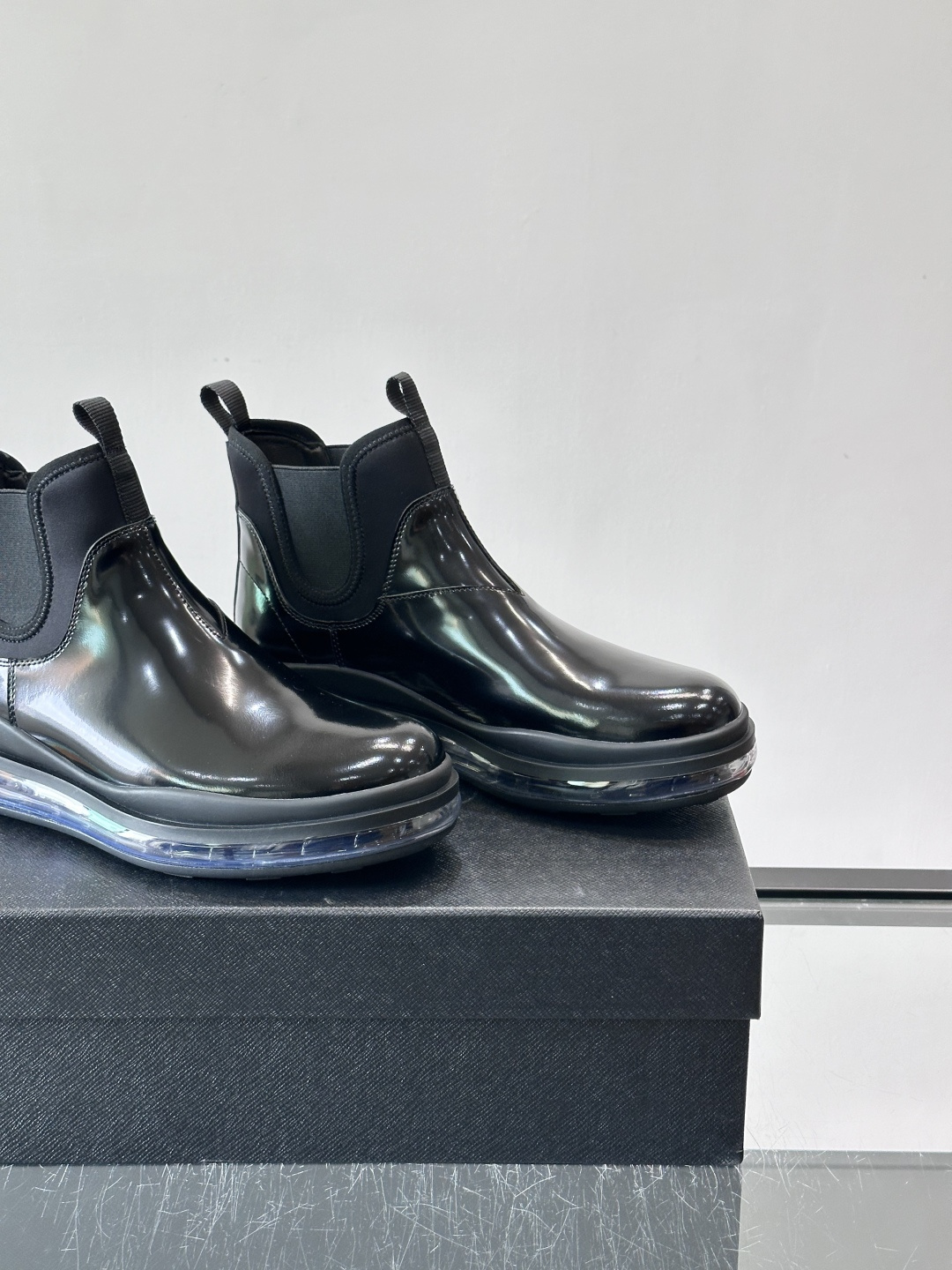 P家高端男士秋冬气垫高帮靴，进口头层牛皮打造，水染牛皮内里，原版气垫减震耐磨橡胶底，脚感舒适，高端大气！