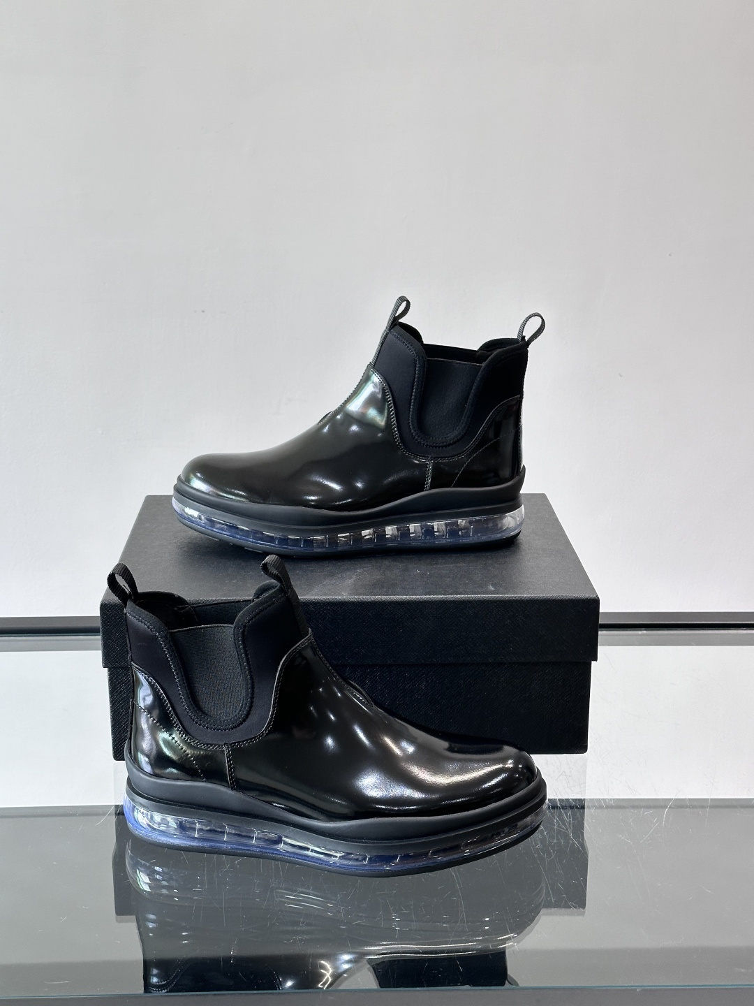 P家高端男士秋冬气垫高帮靴，进口头层牛皮打造，水染牛皮内里，原版气垫减震耐磨橡胶底，脚感舒适，高端大气！