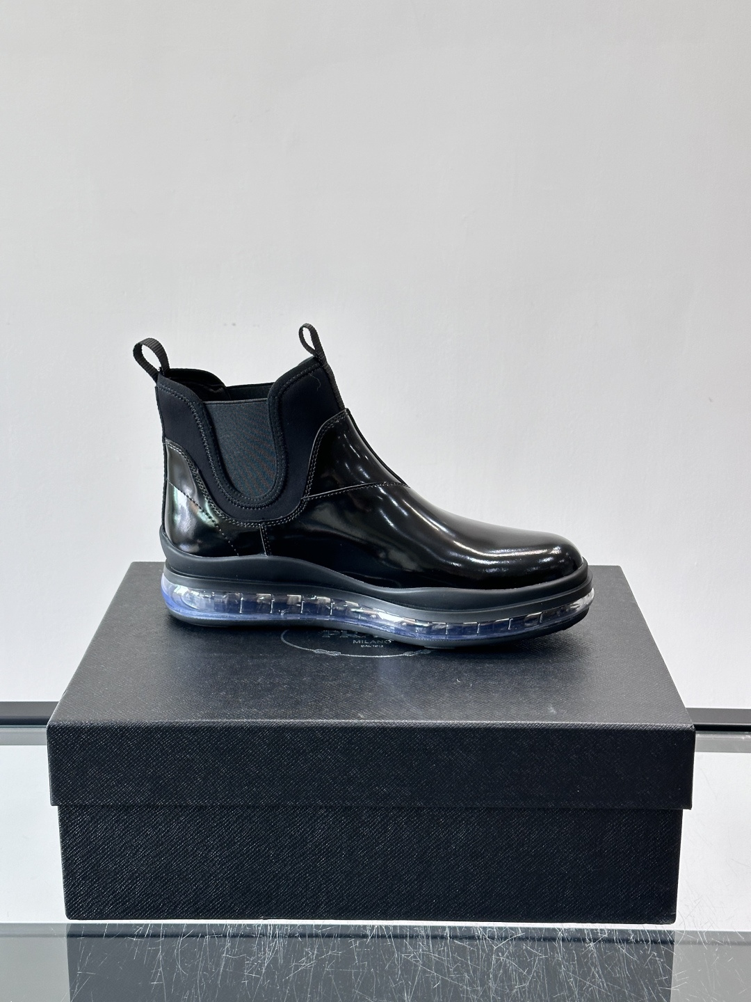 P家高端男士秋冬气垫高帮靴，进口头层牛皮打造，水染牛皮内里，原版气垫减震耐磨橡胶底，脚感舒适，高端大气！