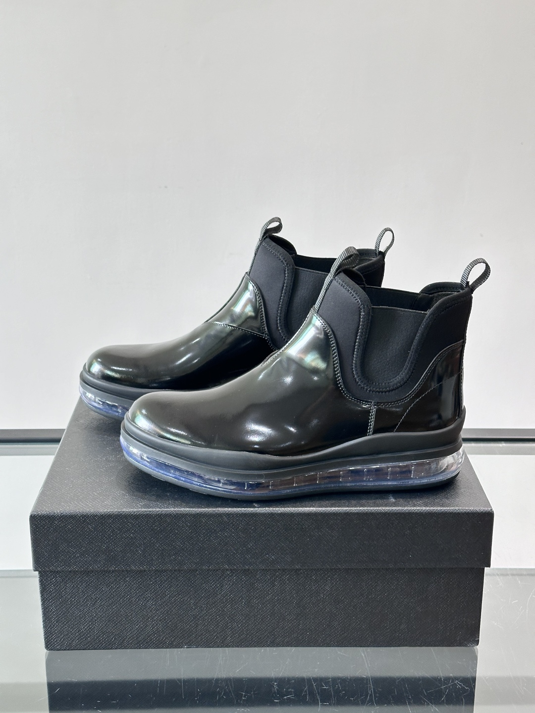 P家高端男士秋冬气垫高帮靴，进口头层牛皮打造，水染牛皮内里，原版气垫减震耐磨橡胶底，脚感舒适，高端大气！