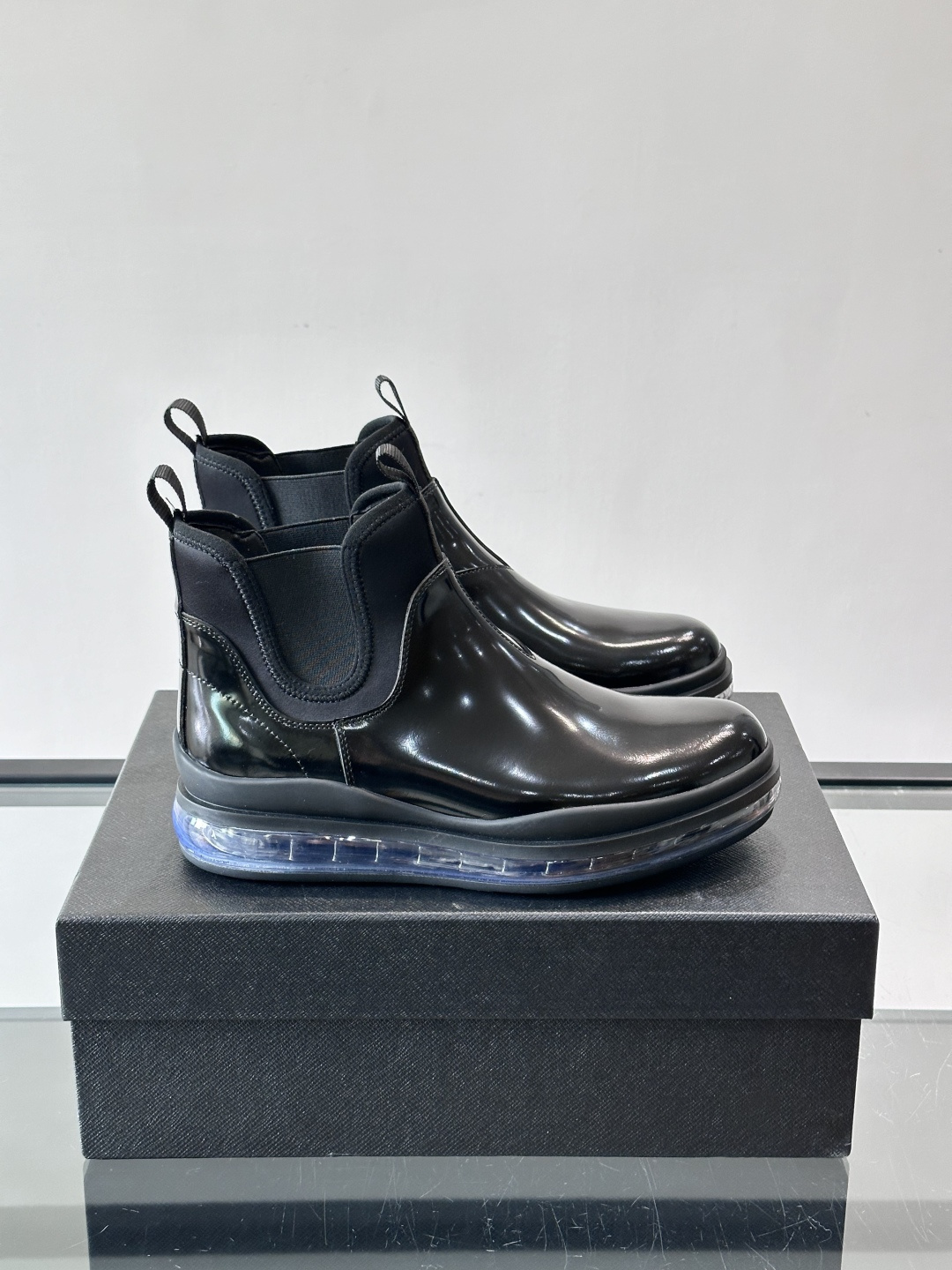 P家高端男士秋冬气垫高帮靴，进口头层牛皮打造，水染牛皮内里，原版气垫减震耐磨橡胶底，脚感舒适，高端大气！