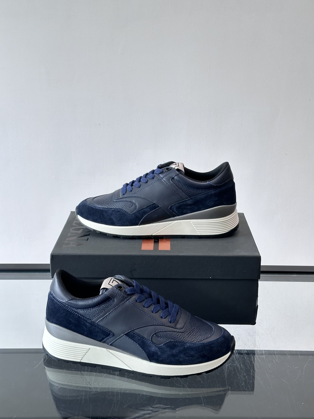 杰尼亚男士休闲鞋，牛皮➕麂皮拼接，麂皮质感超有质感！厚底设计增高又舒适，日常通勤、休闲都能轻松驾驭✨。系