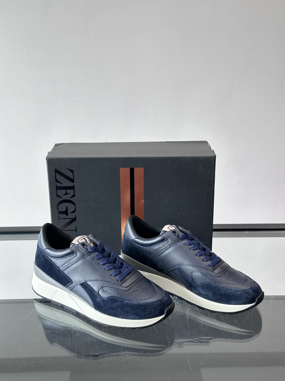 杰尼亚男士休闲鞋，牛皮➕麂皮拼接，麂皮质感超有质感！厚底设计增高又舒适，日常通勤、休闲都能轻松驾驭✨。系