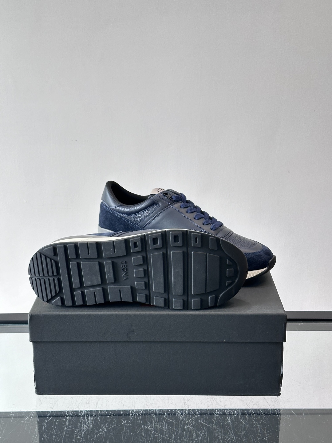 杰尼亚男士休闲鞋，牛皮➕麂皮拼接，麂皮质感超有质感！厚底设计增高又舒适，日常通勤、休闲都能轻松驾驭✨。系